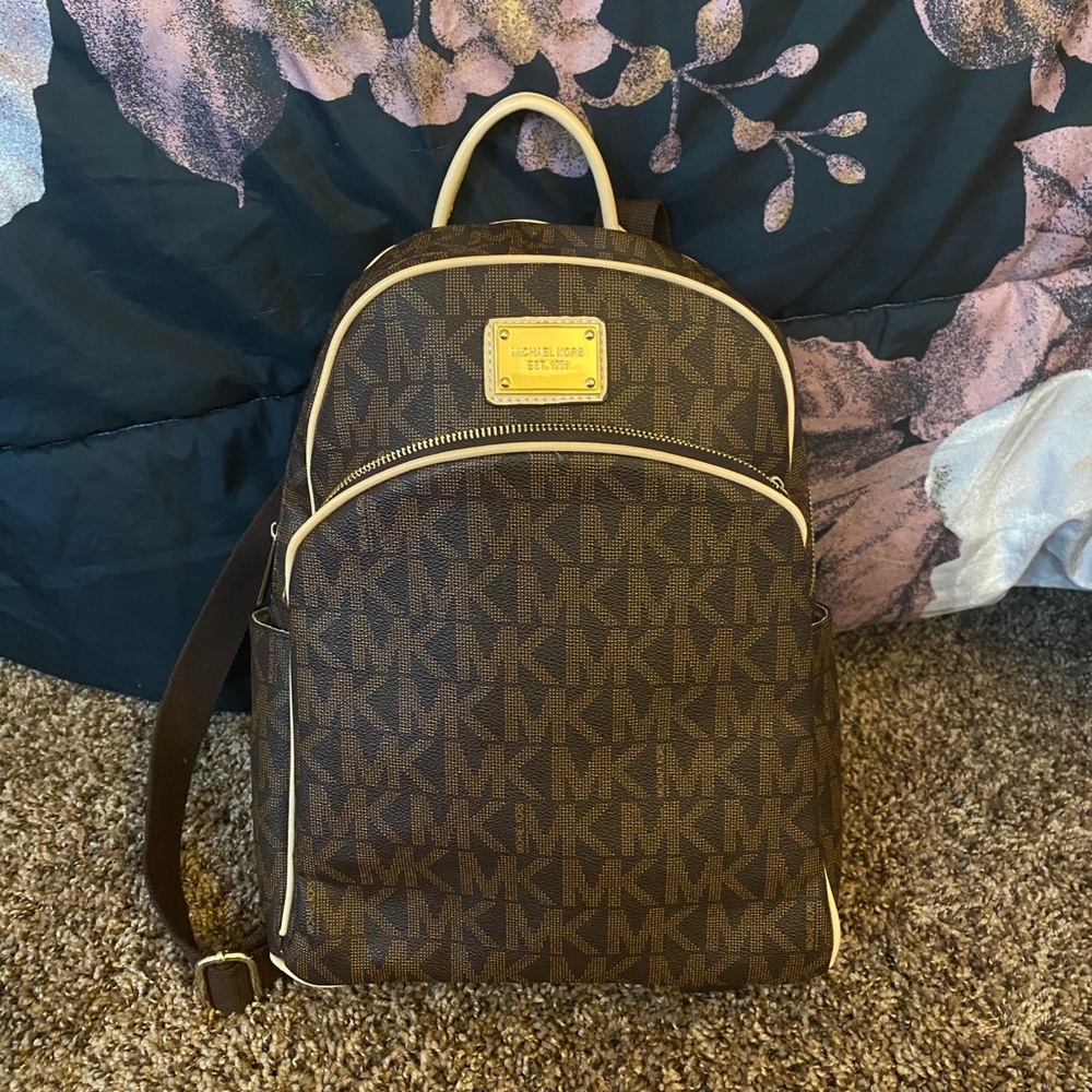 💕 MK medium backpack 💕